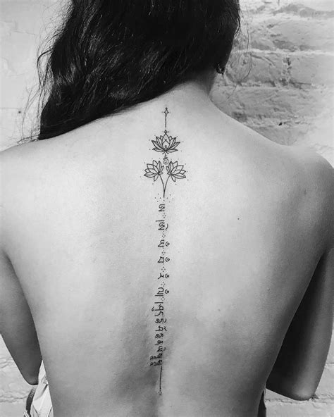 tatouage colonne vertebrale|Tatouage sur la colonne vertébrale : tout ce que vous。